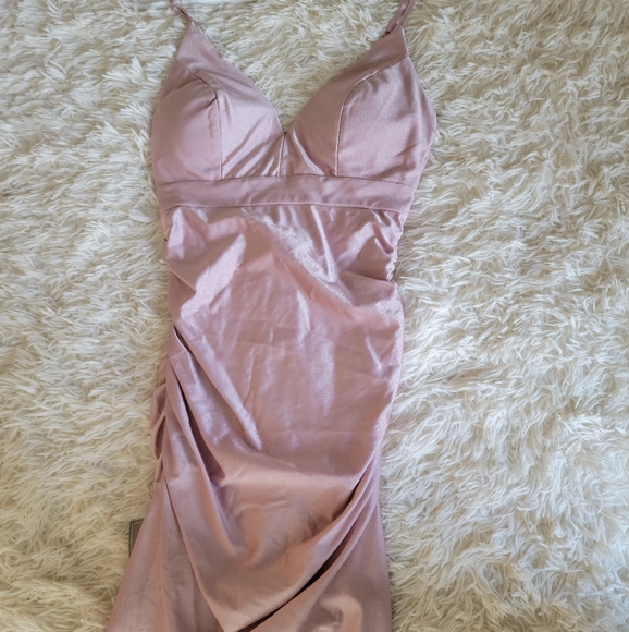 Le Chateau Lilac Satin V Neck Cocktail Dress - Picture 2 of 4